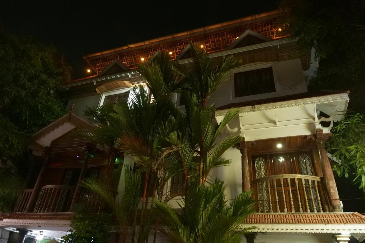 Hotel White Rose Kochi Dış mekan fotoğraf