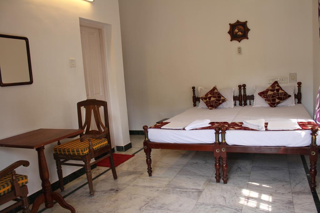Hotel White Rose Kochi Dış mekan fotoğraf