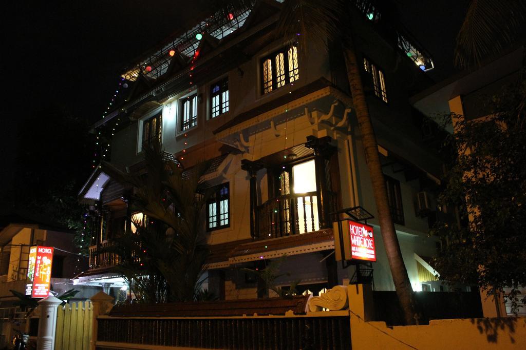Hotel White Rose Kochi Dış mekan fotoğraf