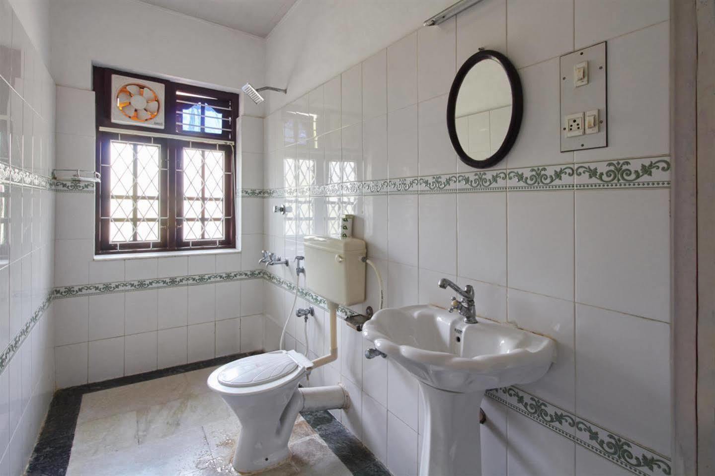 Hotel White Rose Kochi Dış mekan fotoğraf